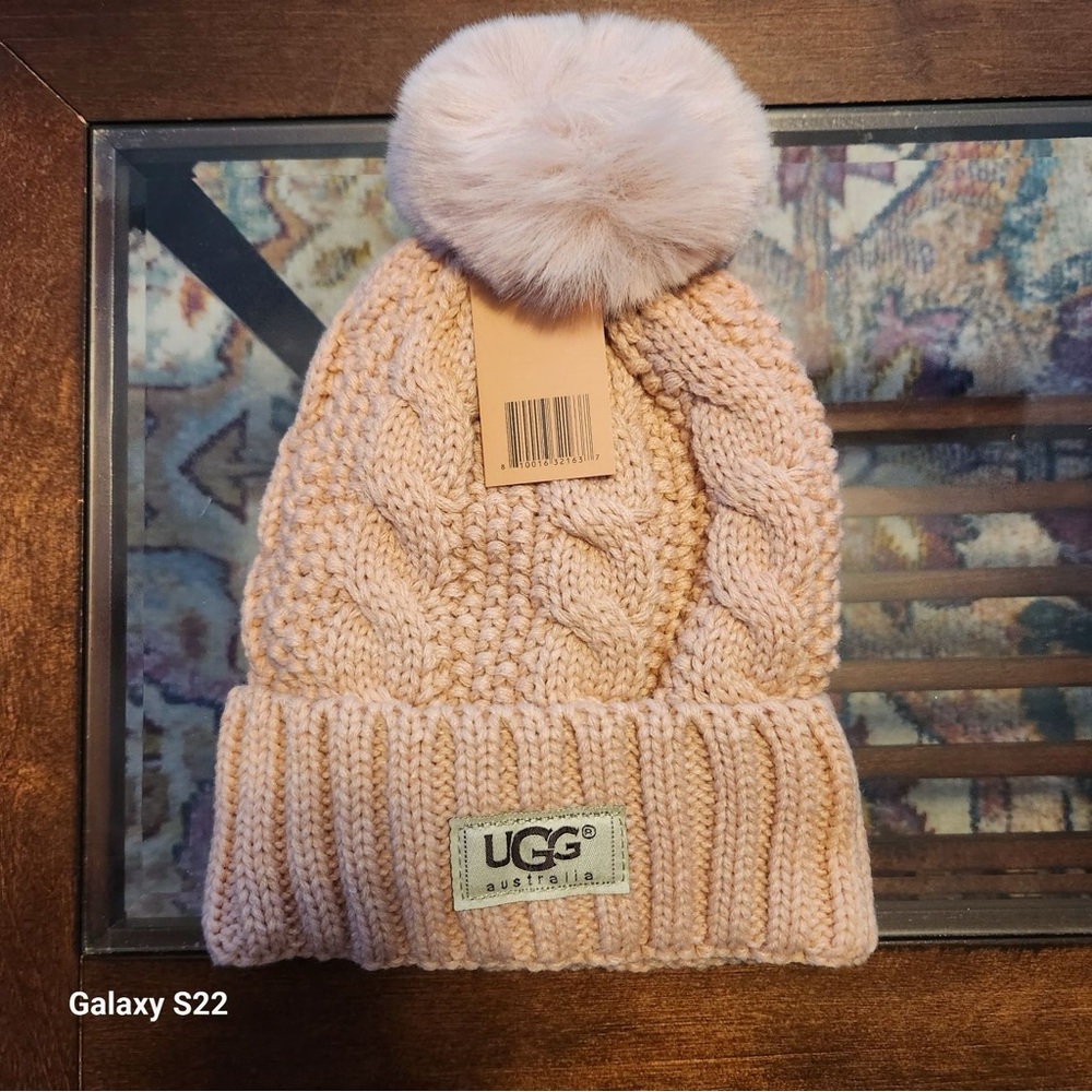 UGG BEANIE (Have all Colors available)